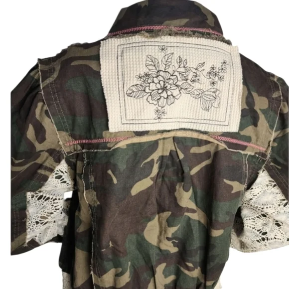 NWOT POL Camo Lace Embroidered Jacket – Boho Luxe Statement Layer Size Large - Picture 7 of 12